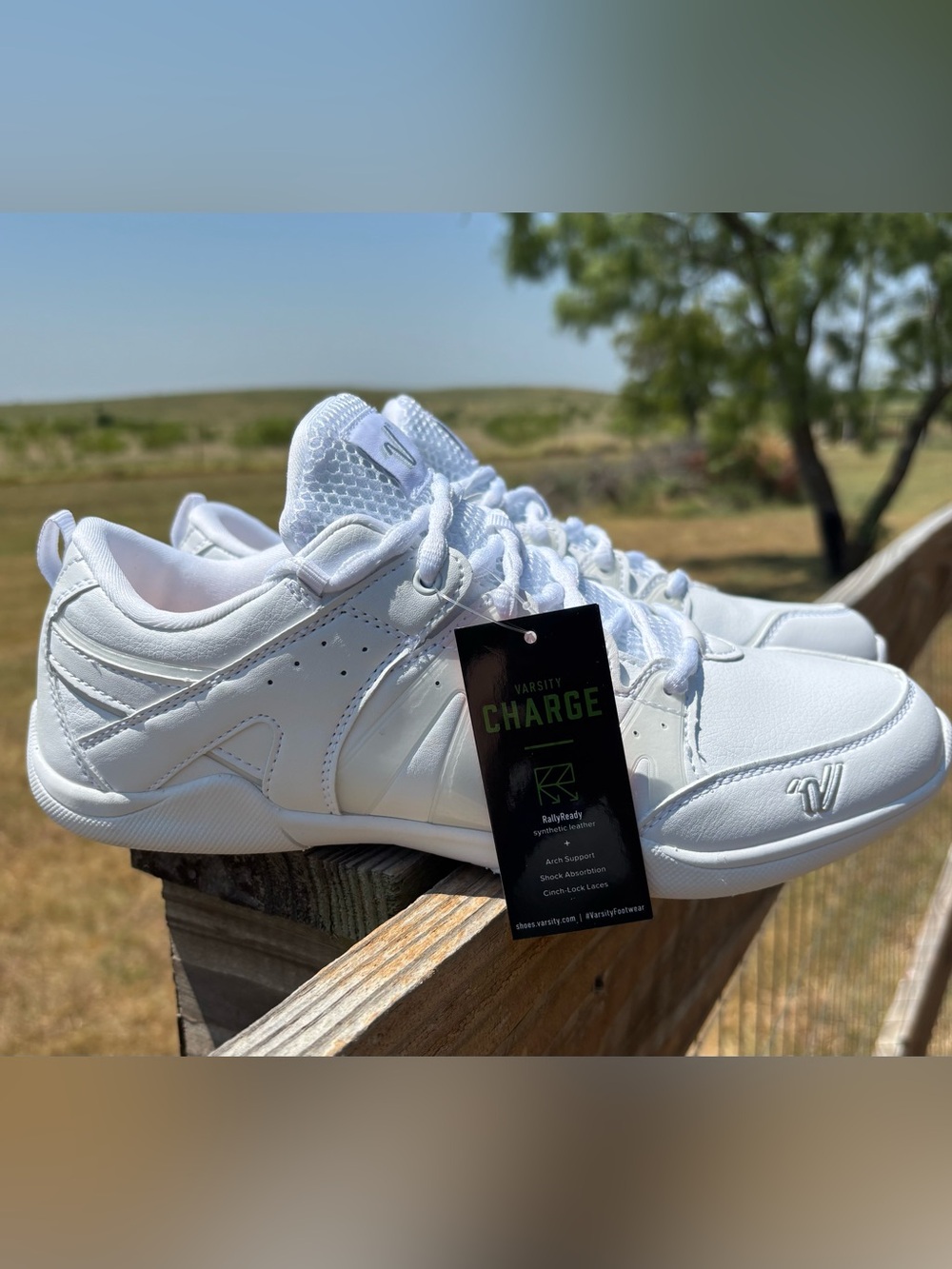 Varsity Charge White Cheerleading Sneakers Size 10 NEW